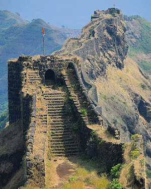 Raigad Fort Ancient Stone Ramparts and Steep Mountain Staircase in India HD phone wallpaper
