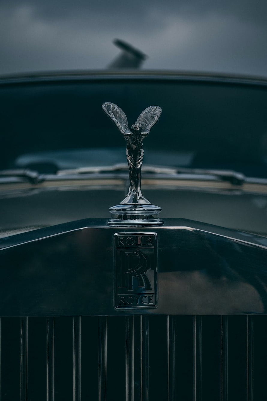 Rolls-Royce Spirit of Ecstasy Hood Ornament and Grille Close-Up HD phone wallpaper