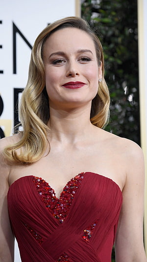 Brie Larson in a Red Beaded Gown at the Golden Globes Awards Ceremony HD phone wallpaper