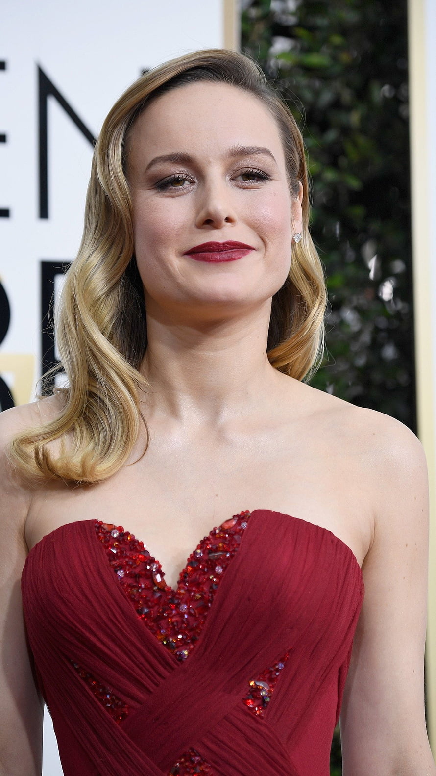 Brie Larson in a Red Beaded Gown at the Golden Globes Awards Ceremony HD phone wallpaper