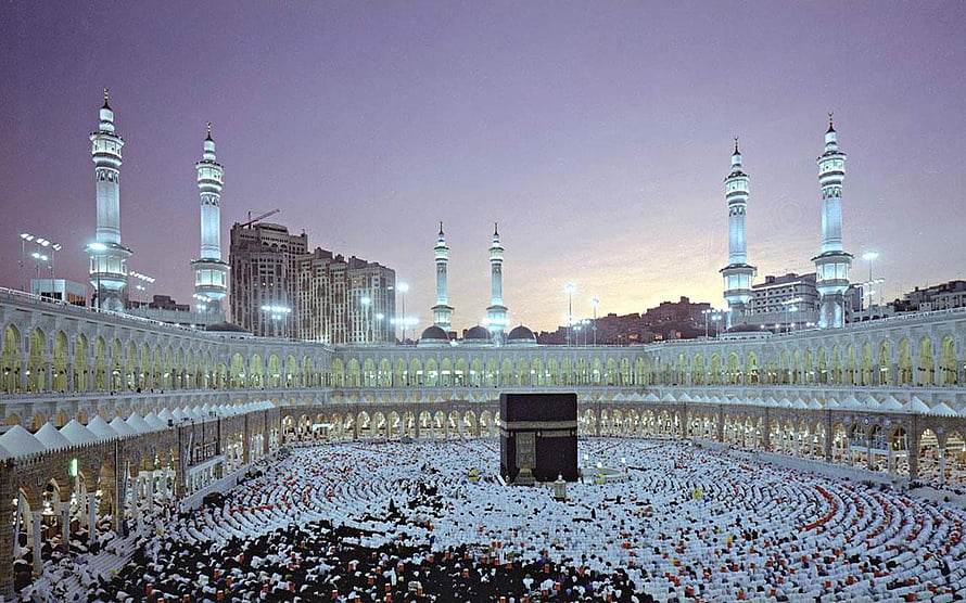 Makkah Grand Mosque at Dusk with Kaaba and Pilgrims in Prayer HD wallpaper