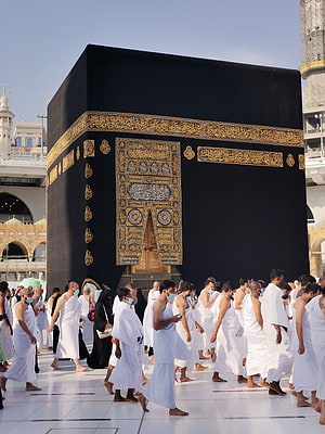 Pilgrims Circling The Holy Kaaba In Mecca During The Hajj Pilgrimage HD phone wallpaper