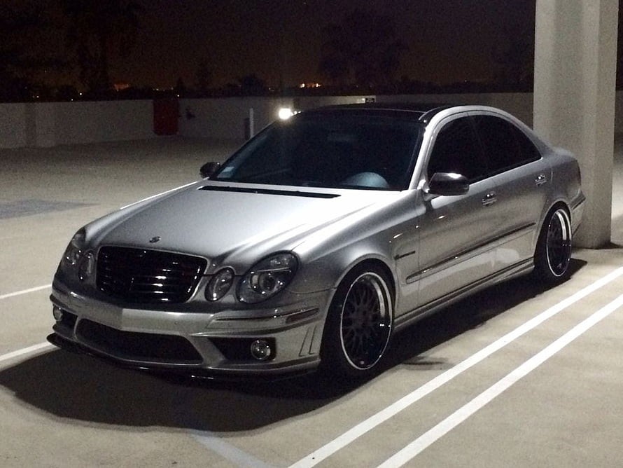 Silver Mercedes-Benz W211 E55 AMG Sedan Parked at Night HD wallpaper