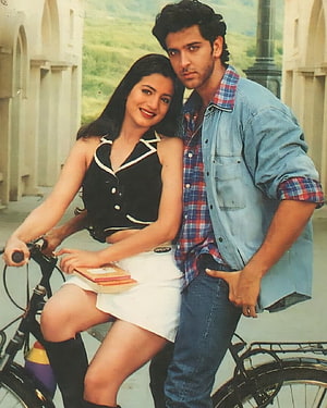 Hrithik Roshan and Amisha Patel in Kaho Naa Pyaar Hai vintage Bollywood still HD phone wallpaper