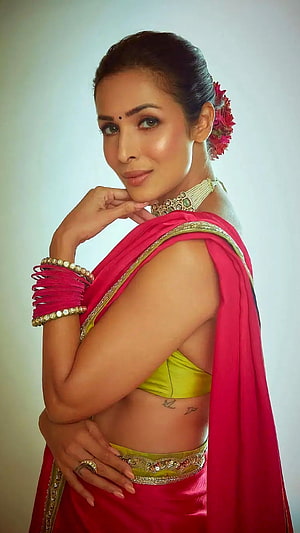 Malaika Arora in Vibrant Pink Saree with Gold Jewelry and Floral Hairpiece HD phone wallpaper