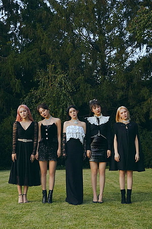 Red Velvet in Elegant Black Ensembles for Psycho Era Concept Photoshoot HD phone wallpaper