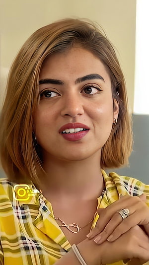 Nazriya Nazim in a yellow plaid shirt with a gold necklace and ring HD phone wallpaper