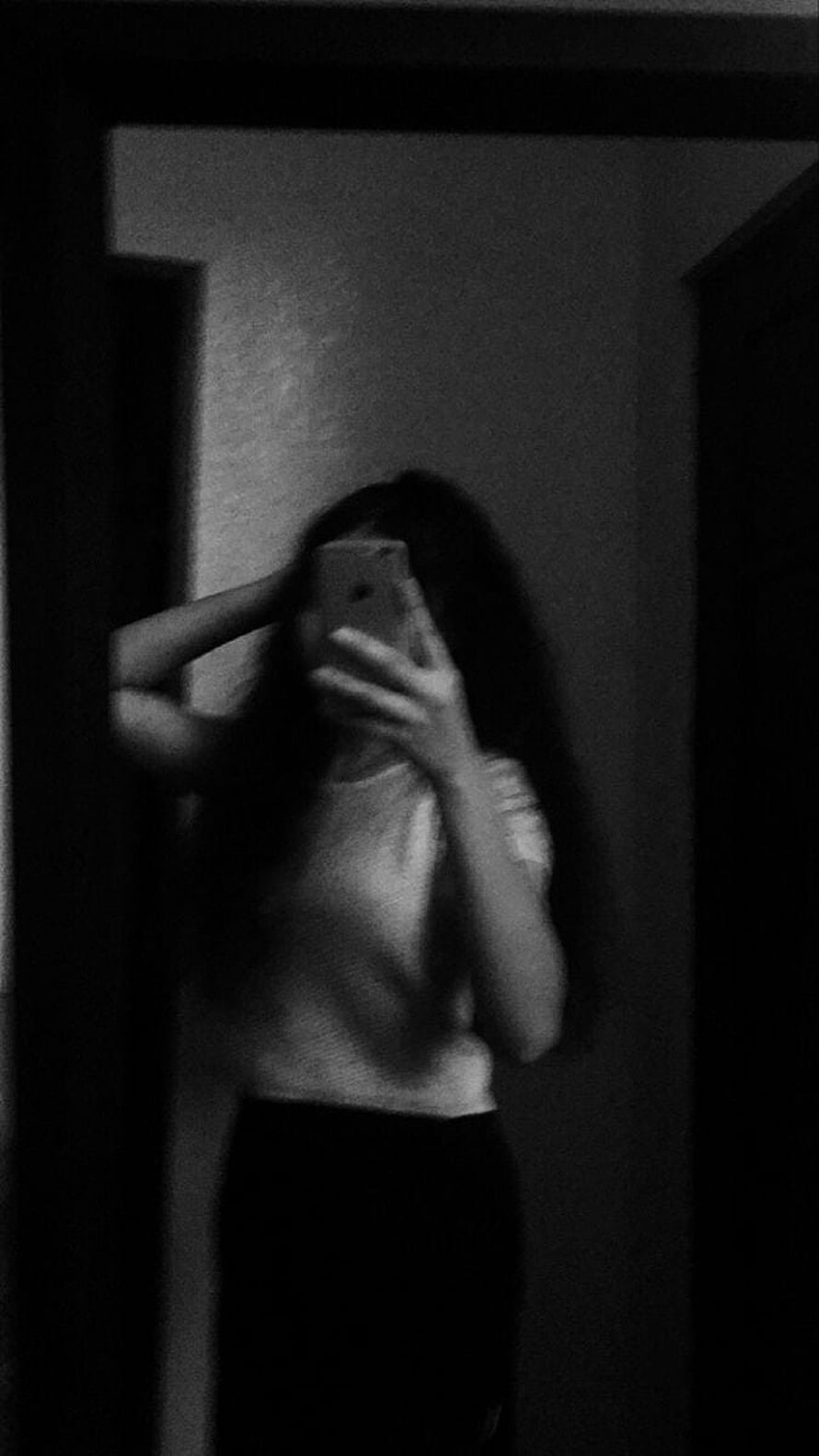 Moody Black and White Mirror Selfie of a Woman with Long Hair, Mirror selfie. Black n white, Mirror selfie, Black HD phone wallpaper
