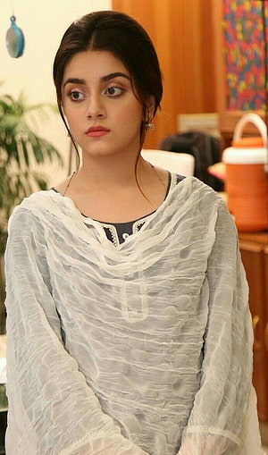 Alizeh Shah in Elegant White Traditional Attire HD phone wallpaper