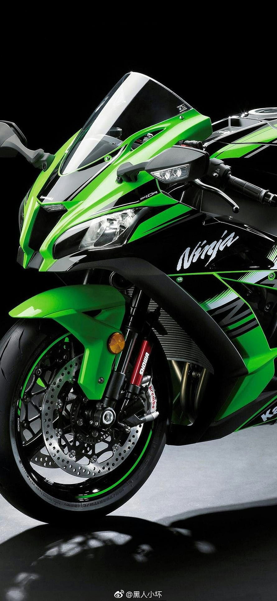 Kawasaki Ninja ZX-25R Green and Black Sport Motorcycle Close-Up HD phone wallpaper