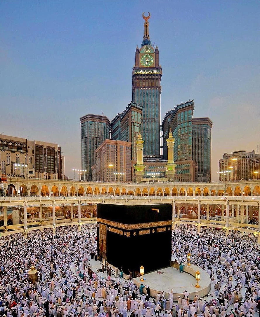 The Kaaba in Makkah Surrounded by Pilgrims and the Makkah Clock Tower at Dusk HD phone wallpaper