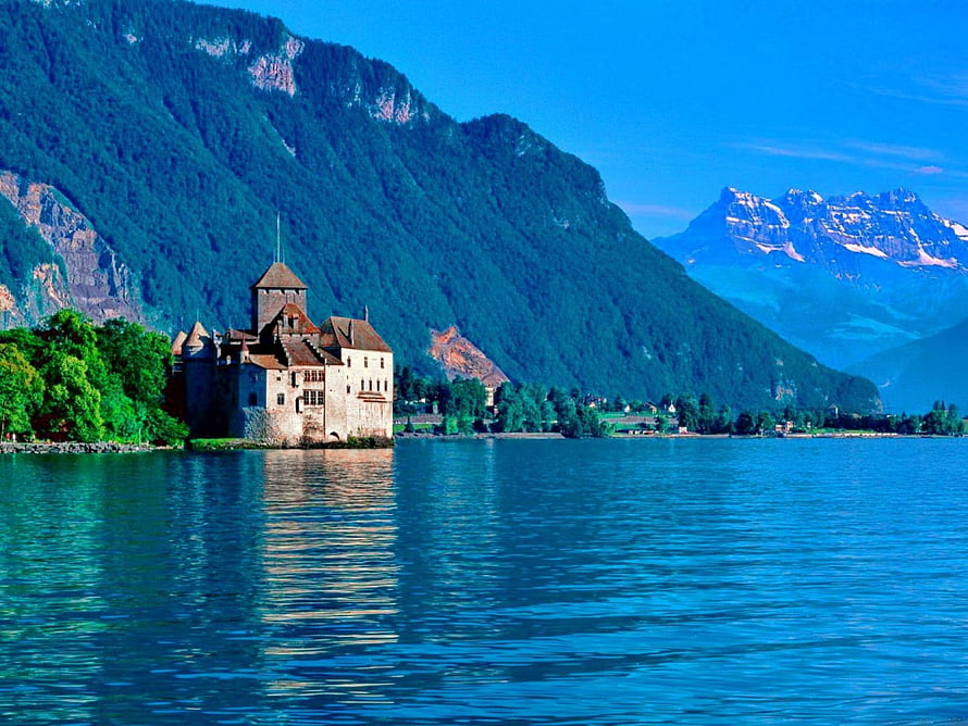 Chillon Castle on Lake Geneva with Swiss Alps and Mountain Reflections HD wallpaper