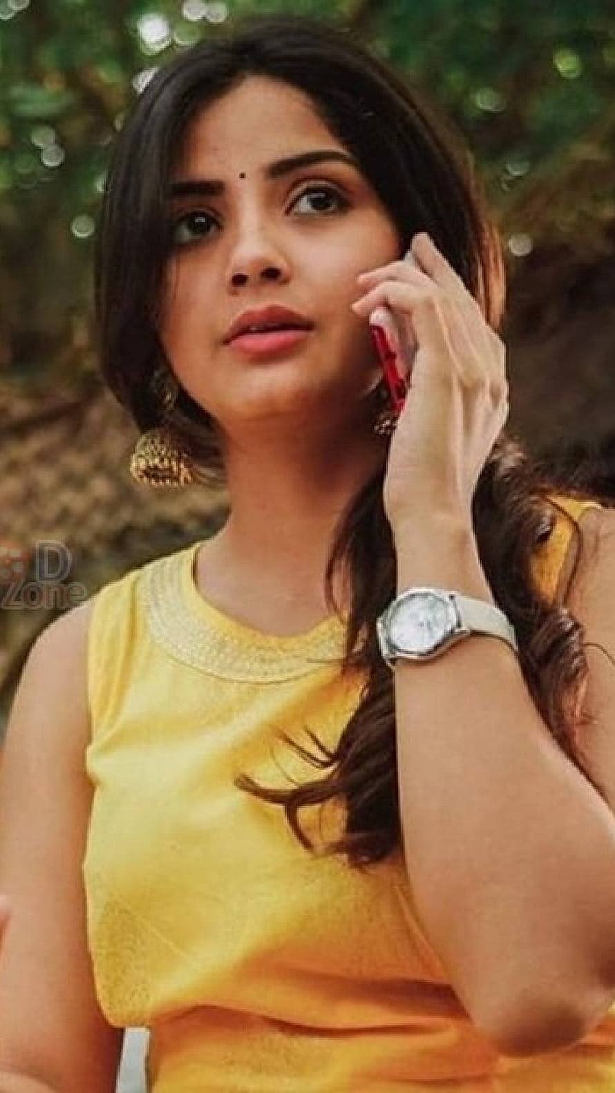 Kashmira Pardeshi in a yellow sleeveless top with gold earrings and a wristwatch HD phone wallpaper