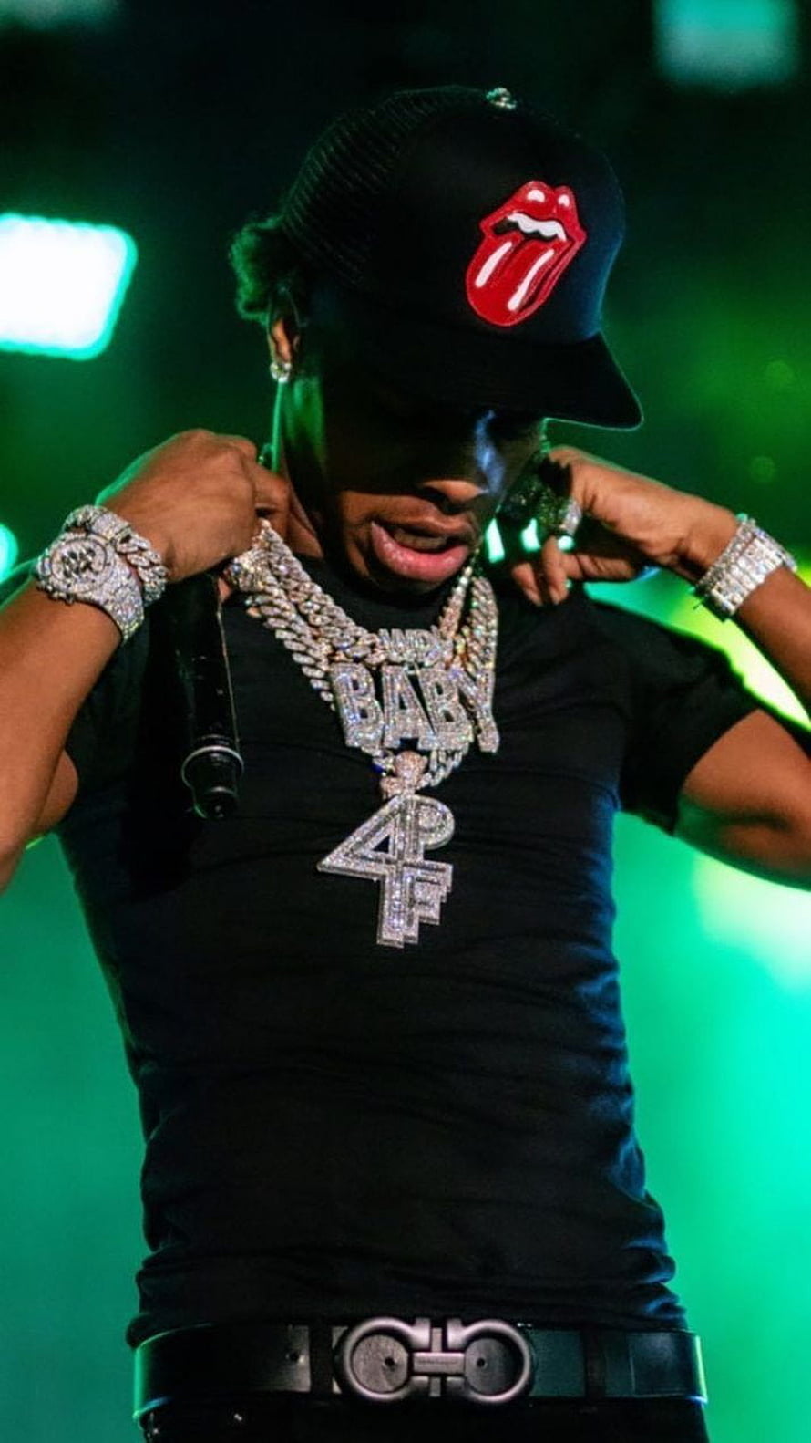 Lil Baby performing on stage wearing a Rolling Stones cap and diamond jewelry HD phone wallpaper