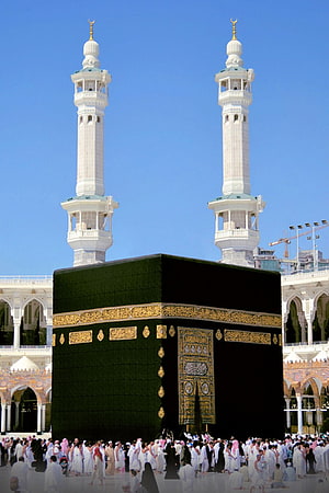 The Kaaba in Mecca Surrounded by Pilgrims and White Minarets Under a Clear Blue Sky HD phone wallpaper