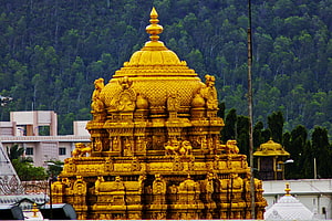 Golden Gopuram of Tirumala Venkateswara Temple in Andhra Pradesh HD wallpaper