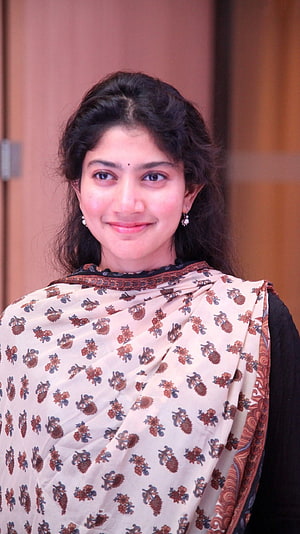 Sai Pallavi Portrait in Traditional Floral Saree HD phone wallpaper