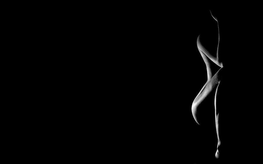 Elegant Female Body Form in High Contrast Black and White Photography HD wallpaper