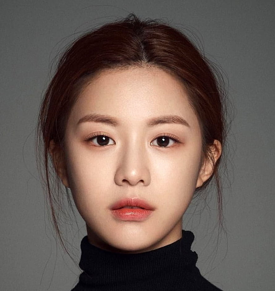Go Yoon Jung Studio Portrait in Black Turtleneck Against Grey Background HD phone wallpaper