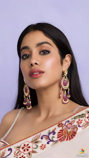 Janhvi Kapoor in Traditional Indian Attire with Ornate Jewelry HD phone wallpaper