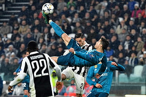 Cristiano Ronaldo Bicycle Kick Goal in UEFA Champions League Match HD wallpaper