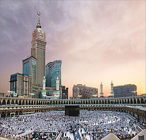 Grand Mosque in Makkah with Kaaba and Makkah Clock Tower at sunset HD wallpaper