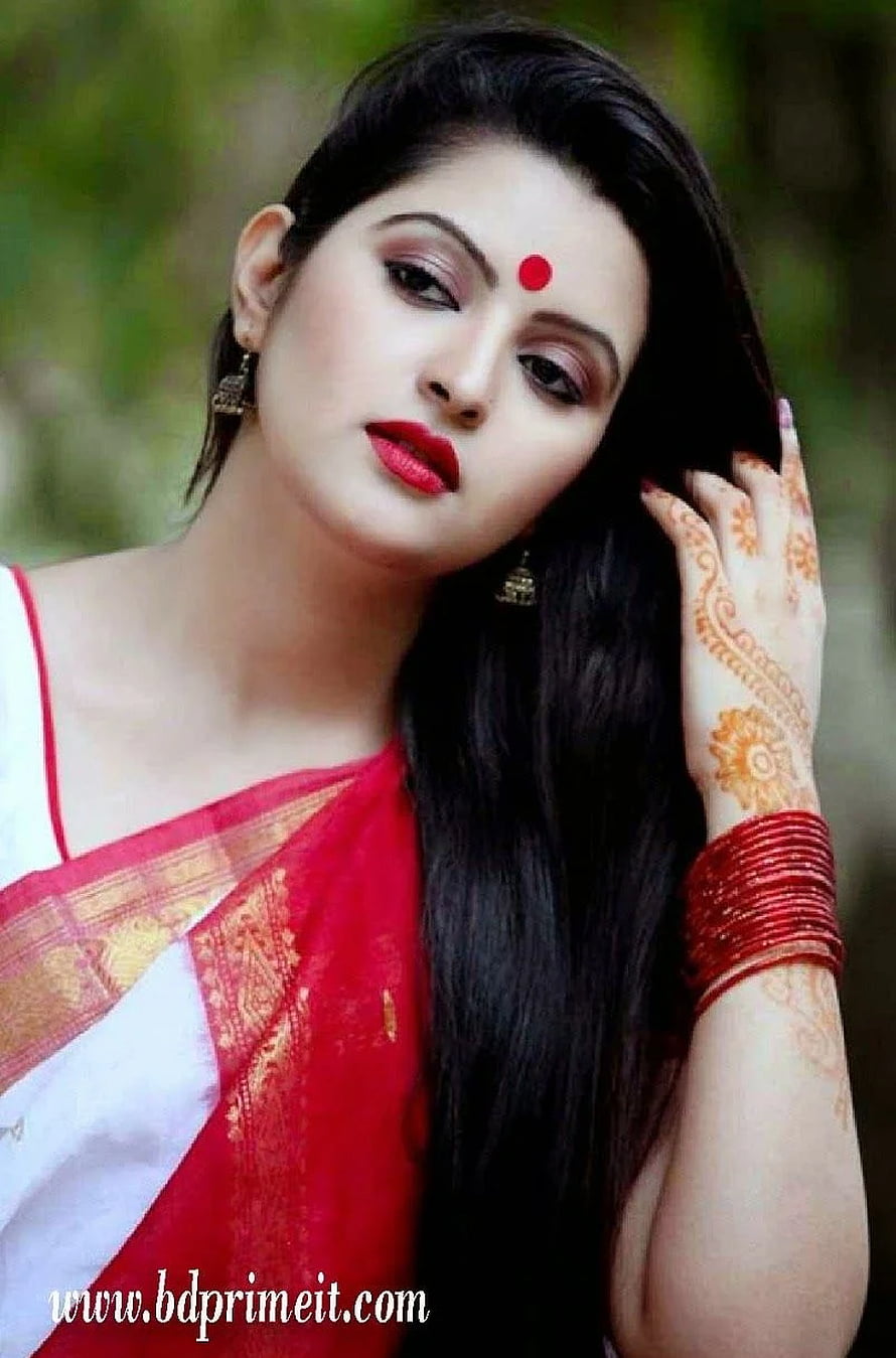 Pori Moni in a red and white sari with henna hands and a bindi HD phone wallpaper