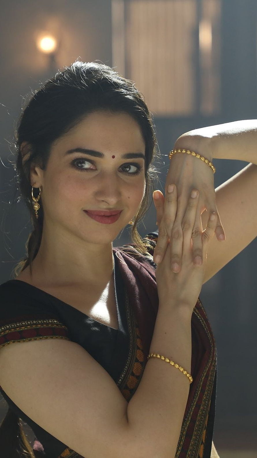 Tamanna Bhatia in Traditional Saree with Gold Jewelry and Elegant Hand Pose HD phone wallpaper