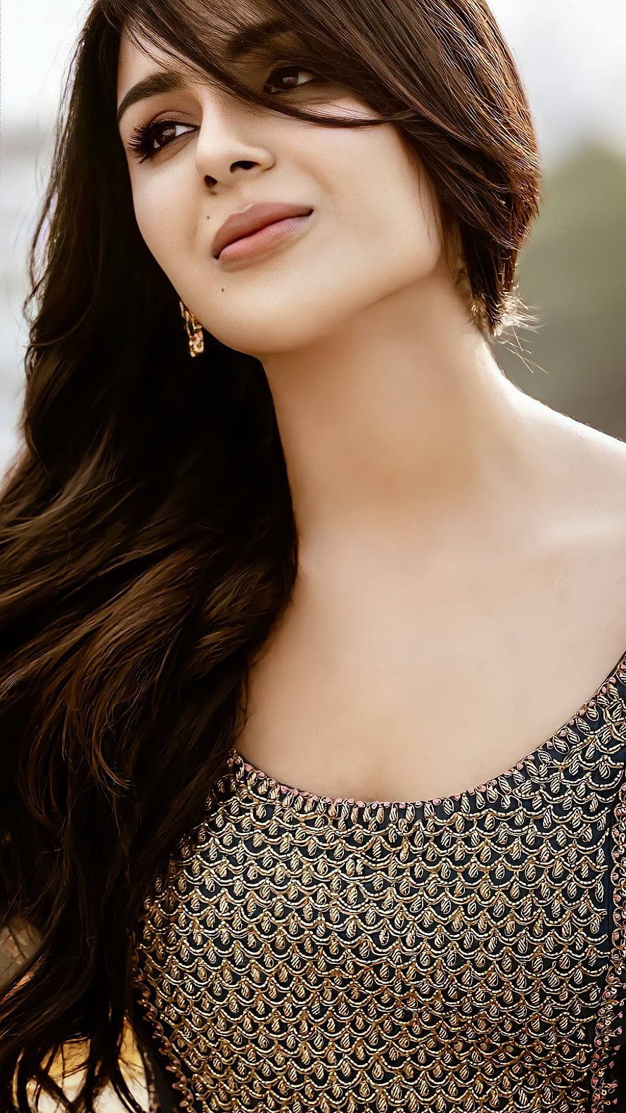 Samyukta Menon Portrait in Gold Embroidered Ethnic Wear HD phone wallpaper