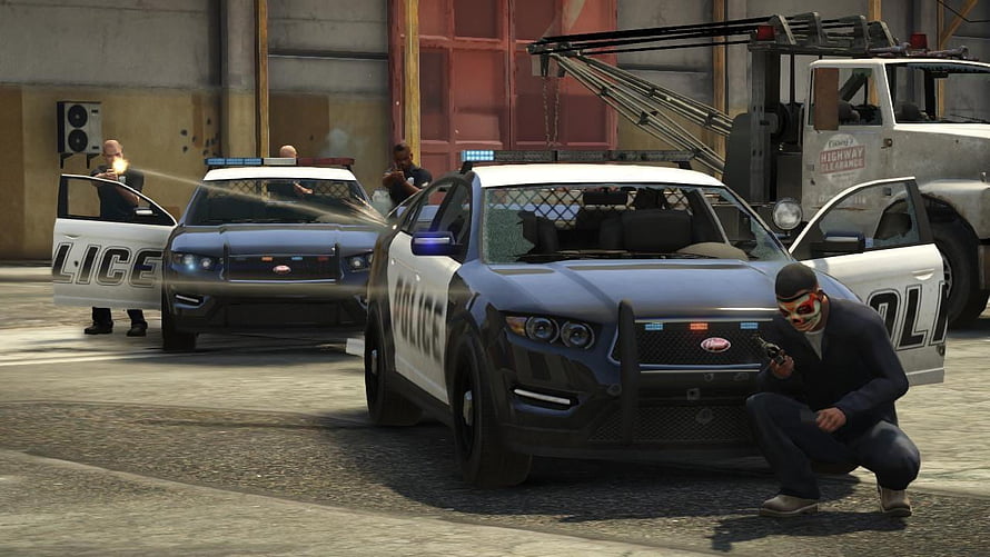 Grand Theft Auto V Police Chase Scene with Armed Robber and Pursuit Vehicles HD wallpaper