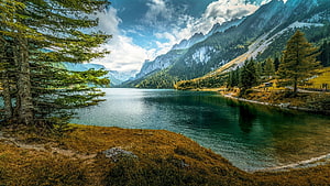 Serene Alpine Mountain Lake Surrounded by Lush Forest and Dramatic Peaks HD wallpaper