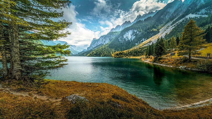 Serene Alpine Mountain Lake Surrounded by Lush Forest and Dramatic Peaks HD wallpaper