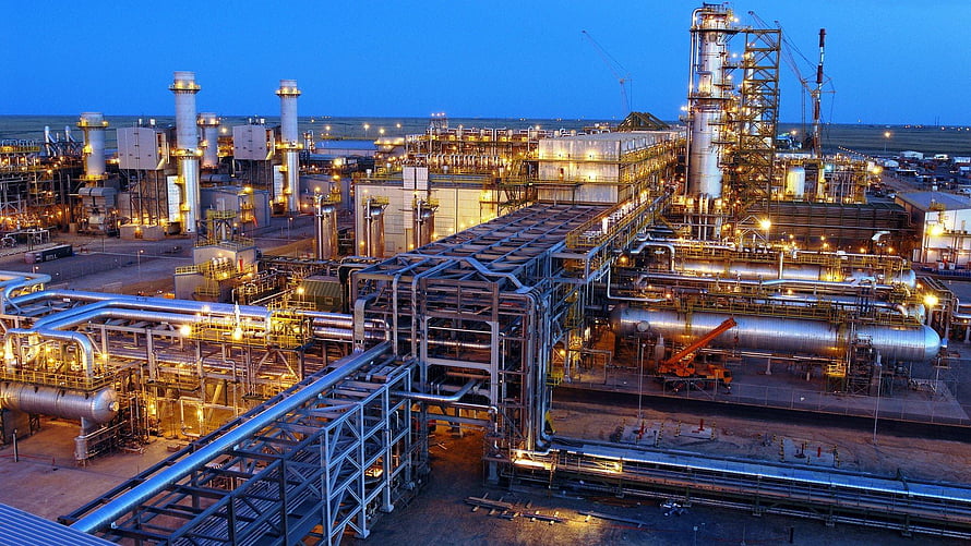 Illuminated Oil Refinery Complex at Dusk with Industrial Pipelines and Storage Tanks HD wallpaper