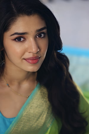 Krithi Shetty Portrait in Green Saree with Soft Studio Lighting HD phone wallpaper