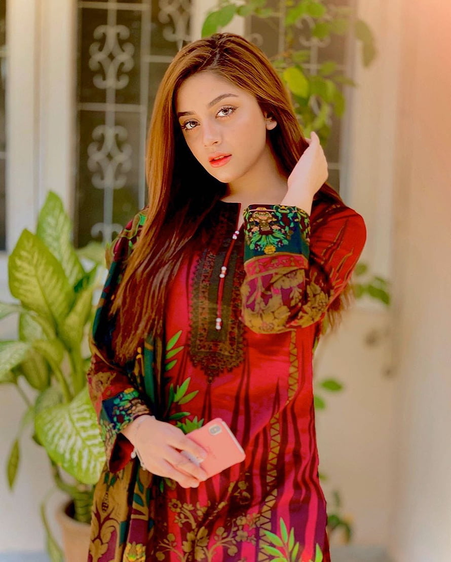 Alizeh Shah in Vibrant Red and Green Pakistani Traditional Dress HD phone wallpaper