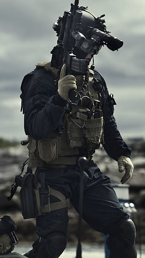 Tactical SWAT Operator in Full Combat Gear Holding Rifle HD phone wallpaper