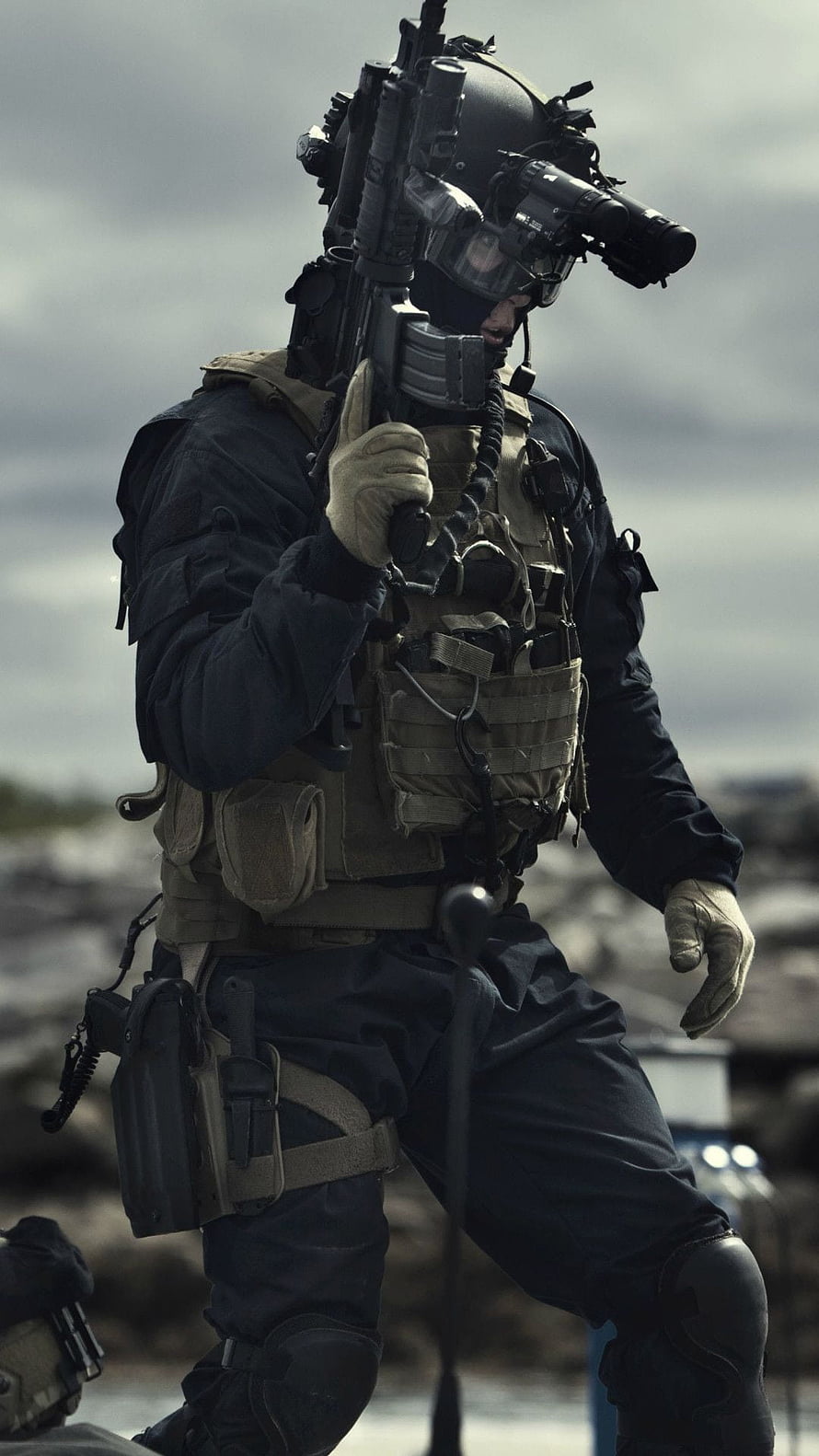 Tactical SWAT Operator in Full Combat Gear Holding Rifle HD phone wallpaper