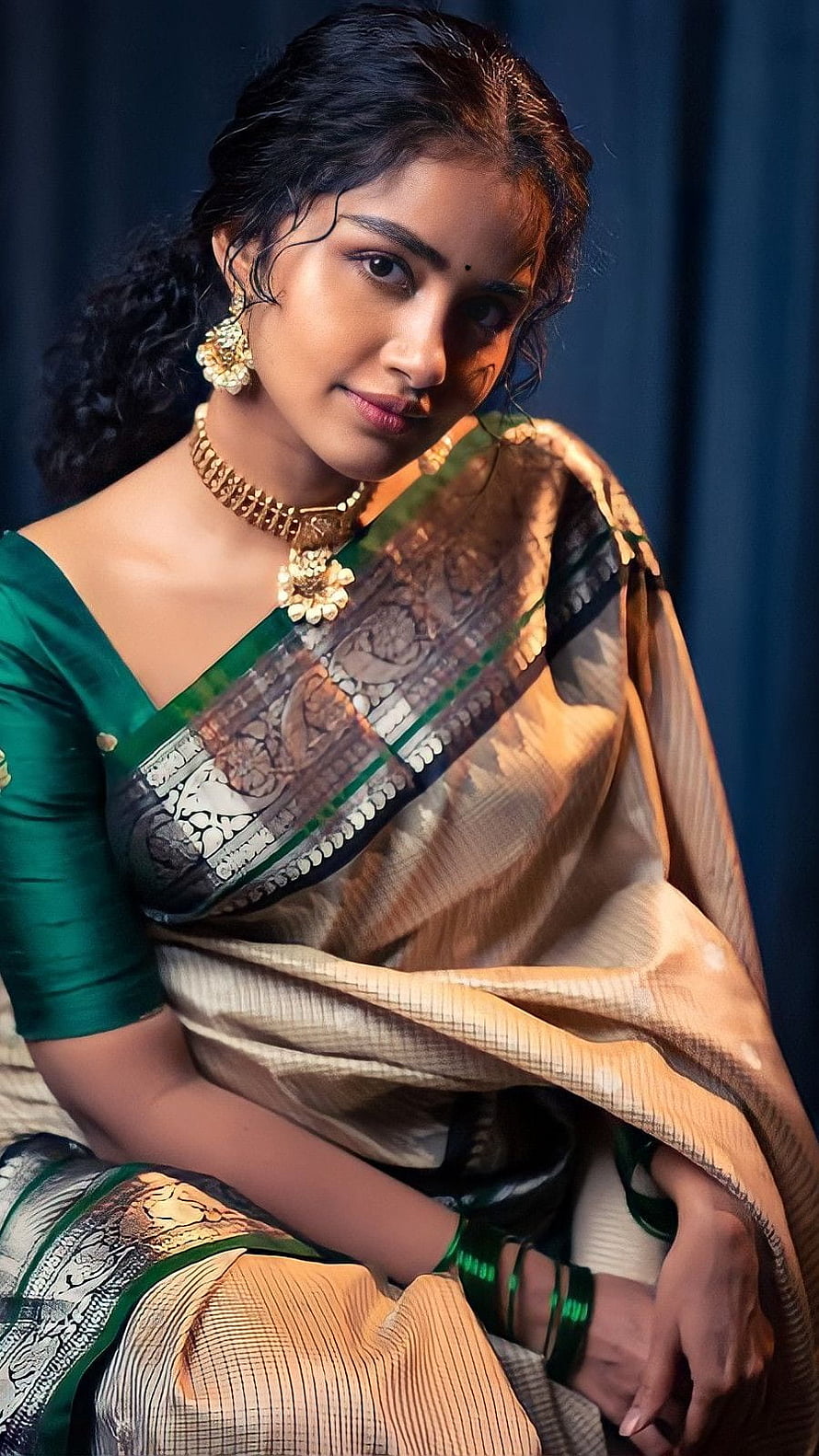 Anupama Parmeshwaran in an elegant green and gold silk saree with traditional jewelry HD phone wallpaper