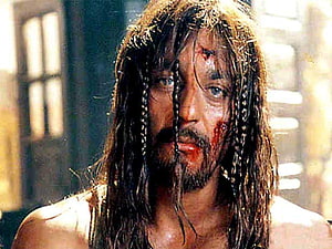 Sanjay Dutt as Ballu in Khalnayak with long braided hair and bloodied face in dramatic close-up HD wallpaper