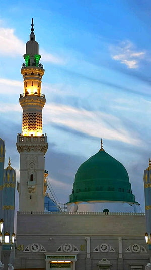 Illuminated Minaret and Green Dome of a Grand Mosque at Dusk HD phone wallpaper