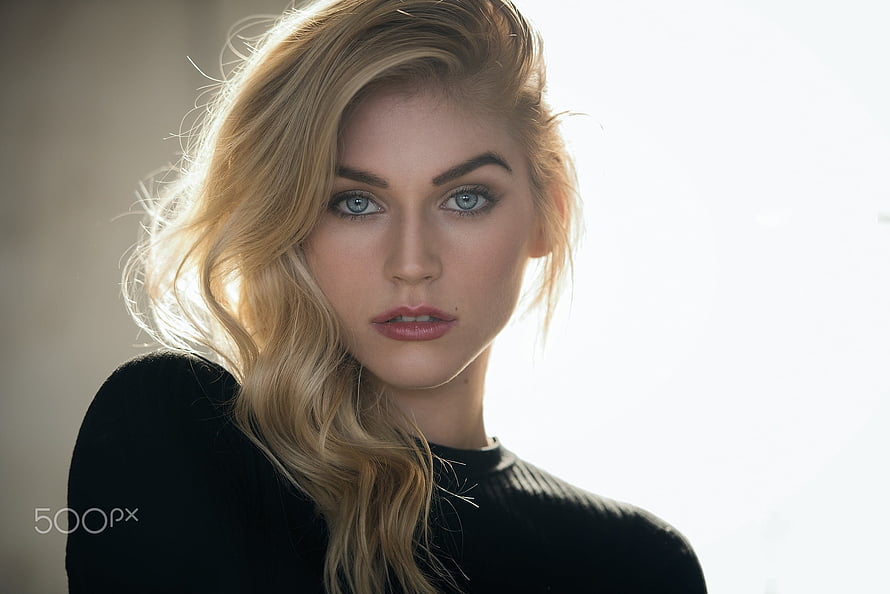 Blonde Woman Portrait with Blue Eyes and Soft Backlight HD wallpaper