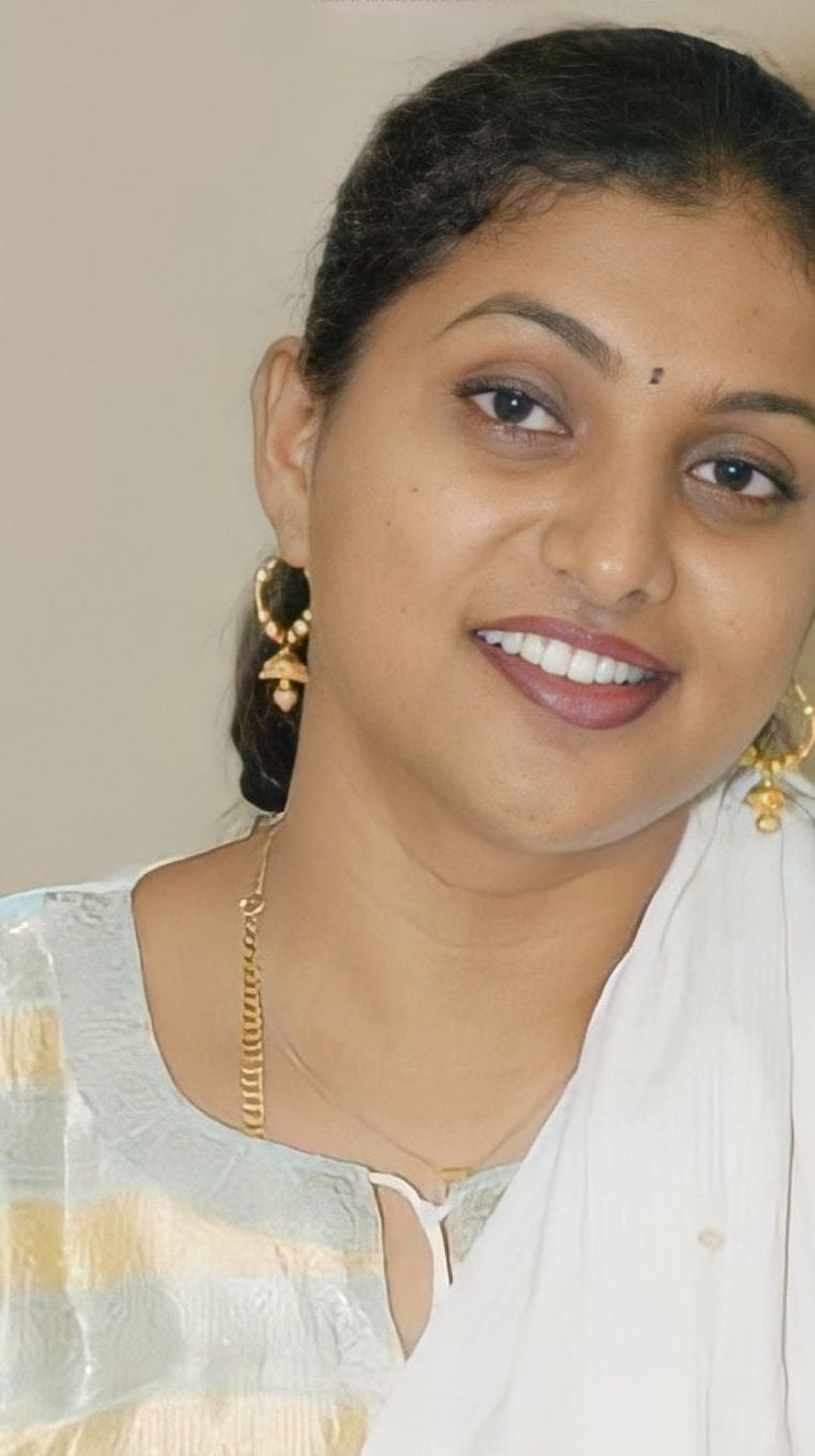 Roja Telugu Actress Portrait Wearing Traditional Gold Jewelry and White Saree HD phone wallpaper
