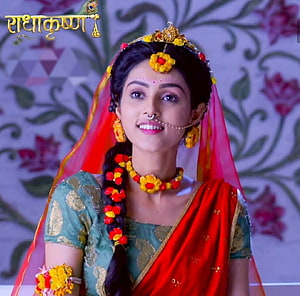 Mallika Singh as Radha in Radha Krishna TV Series with Traditional Saree and Floral Jewelry HD wallpaper