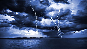 Dramatic Lightning Storm Over Dark Ocean Waters HD wallpaper