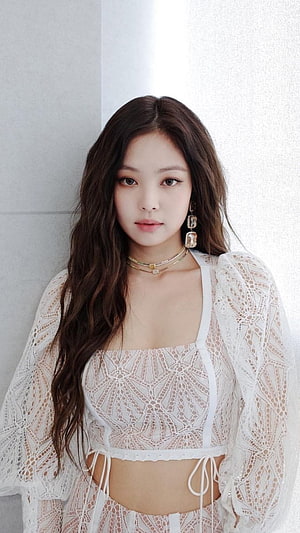 Jennie Kim in White Crochet Two-Piece Outfit with Gold Jewelry HD phone wallpaper