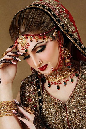 Elegant Indian Bride in Traditional Red and Gold Bridal Attire with Intricate Jewelry and Henna HD phone wallpaper