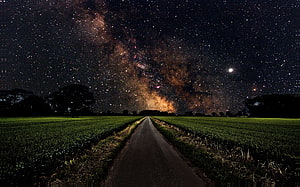 Milky Way Galaxy Rising Over a Rural Country Road at Night HD wallpaper
