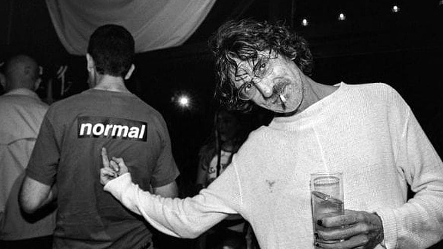 Charly García at a Live Event in Black and White HD wallpaper