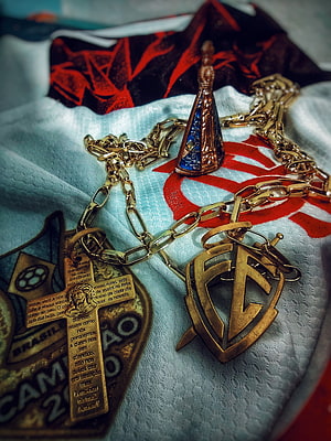 Flamengo Football Club Gold Chain Medals and Cross Pendant on Team Scarf HD phone wallpaper