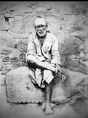 Sai Baba of Shirdi Seated Portrait in Traditional Attire HD phone wallpaper